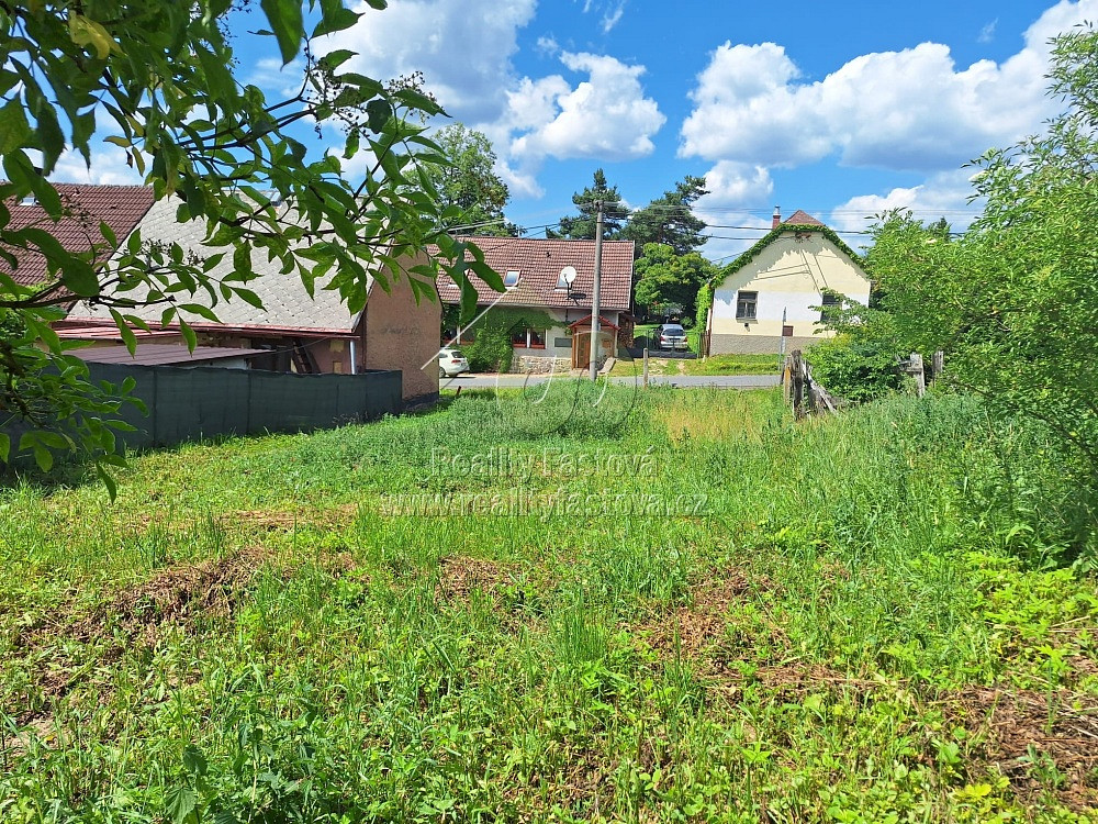 Prodej stavebního pozemku 914 m² – fotografie 4