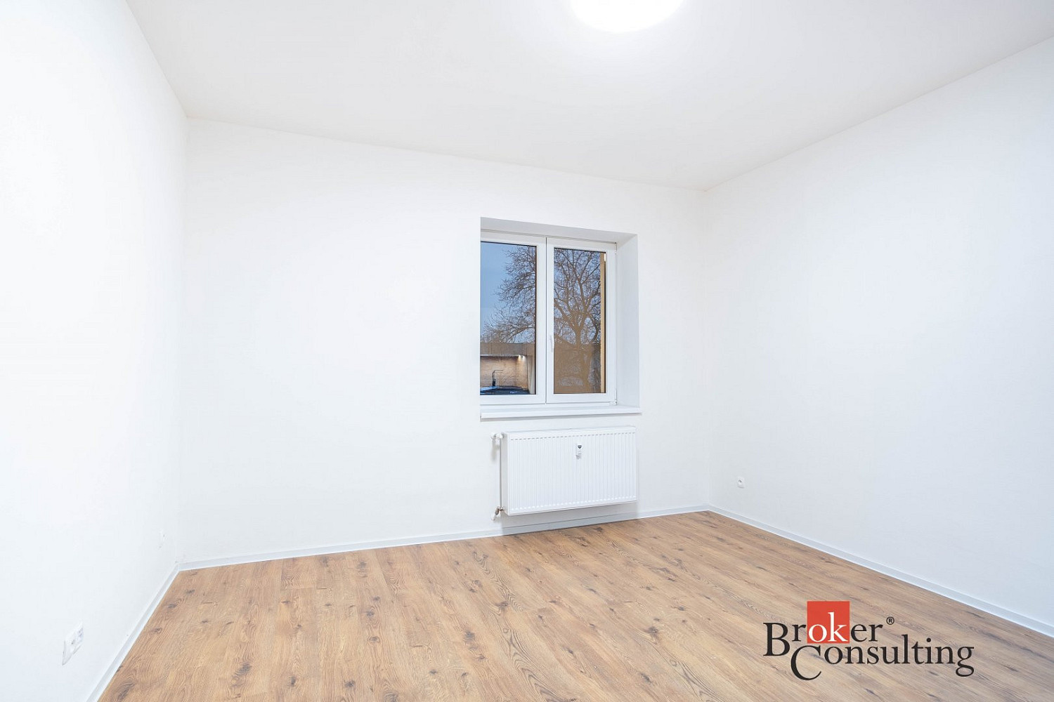 Pronájem bytu 1+kk 22 m² – fotografie 3