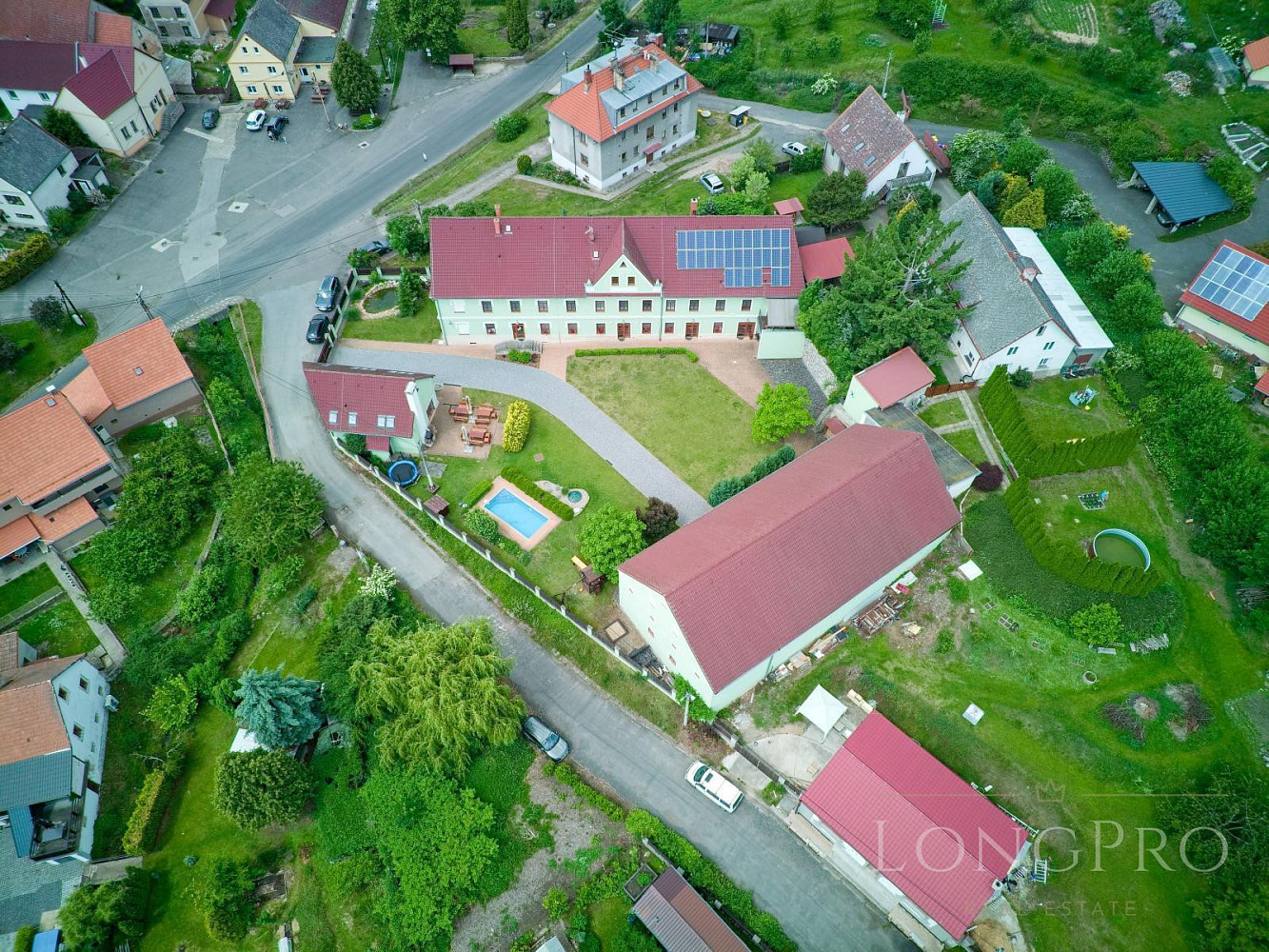 Prodej domu 995 m² s pozemkem 2 484 m²