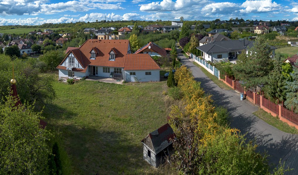 Prodej domu 153 m² s pozemkem 1 447 m², Statenice – náhled fotky 2