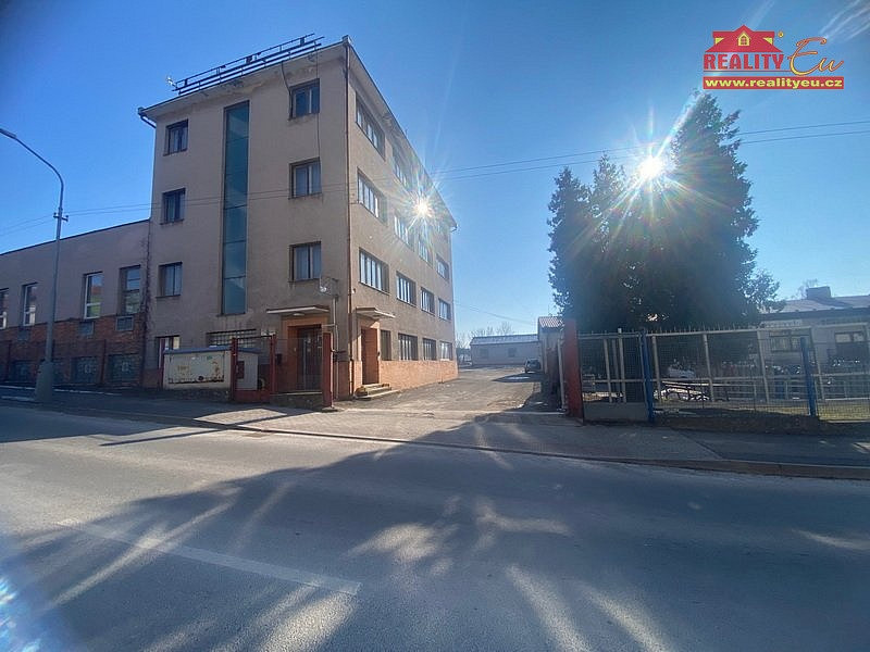 Pronájem skladovacích prostor 1 322 m²