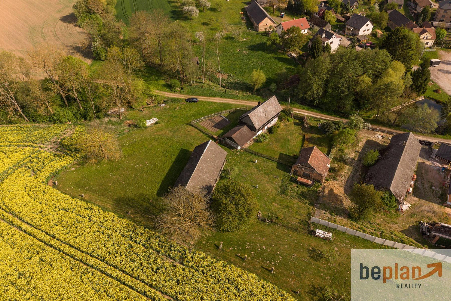 Prodej stavebního pozemku 1 000 m² – fotografie 4