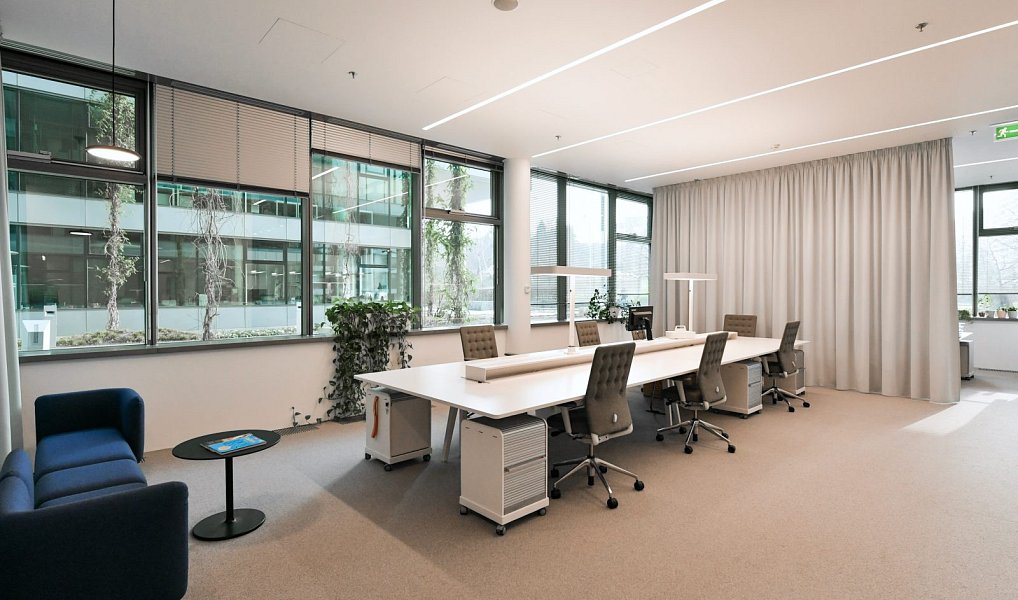 Pronájem kanceláře 531 m², Vestec – náhled fotky 3