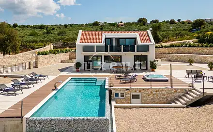 Prodej domu 96 m² s pozemkem 5 499 m², Brač, Chorvatsko