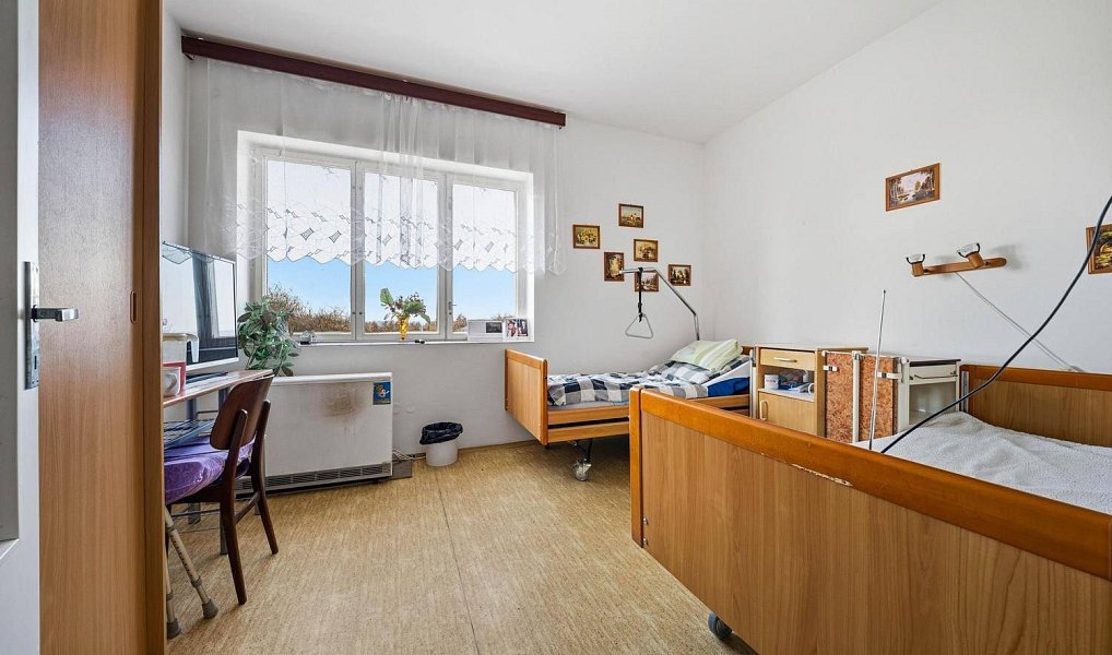Prodej ubytovacího objektu 930 m², Albrechtice – náhled fotky 3
