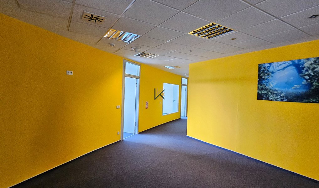 Pronájem kanceláře 555 m², Nupaky – náhled fotky 11