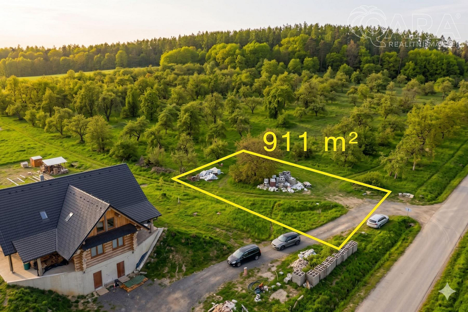 Prodej stavebního pozemku 911 m² – fotografie 2