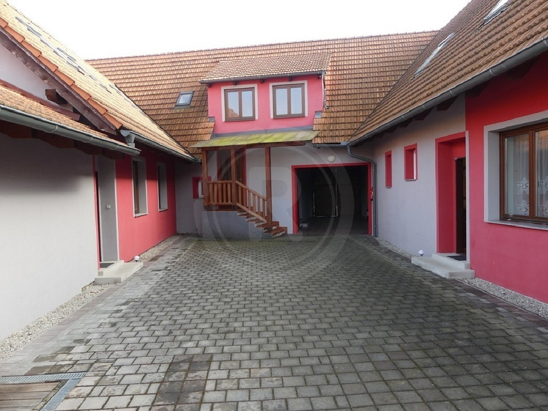 Prodej nájemního domu, činžáku 450 m² – fotografie 2
