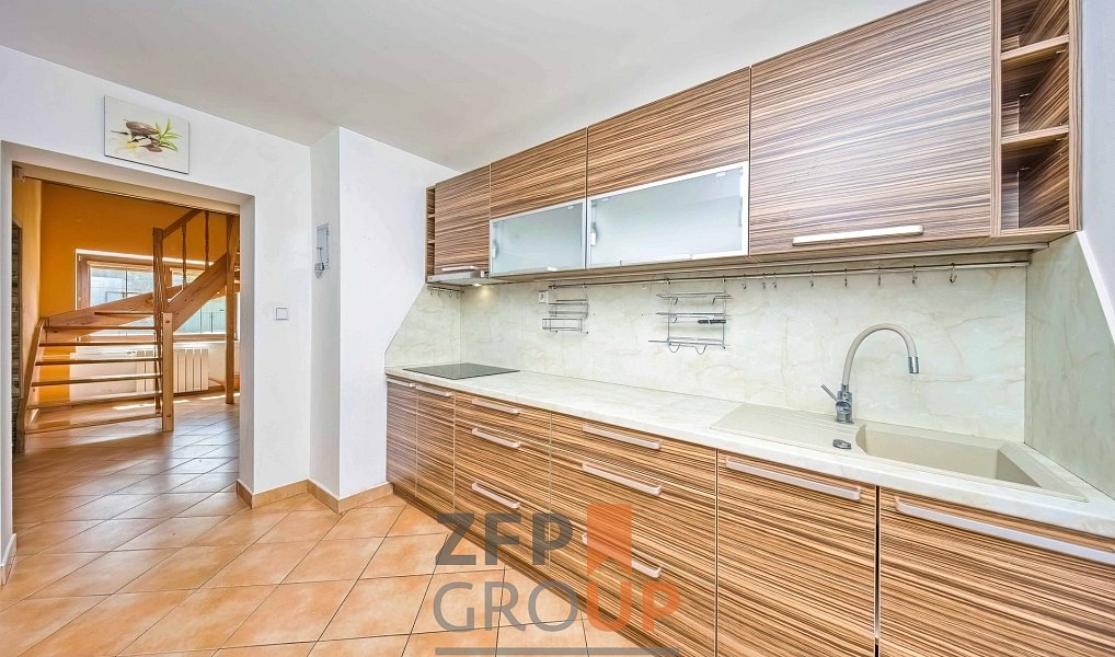 Prodej domu 227 m² s pozemkem 889 m², Senice na Hané – náhled fotky 3