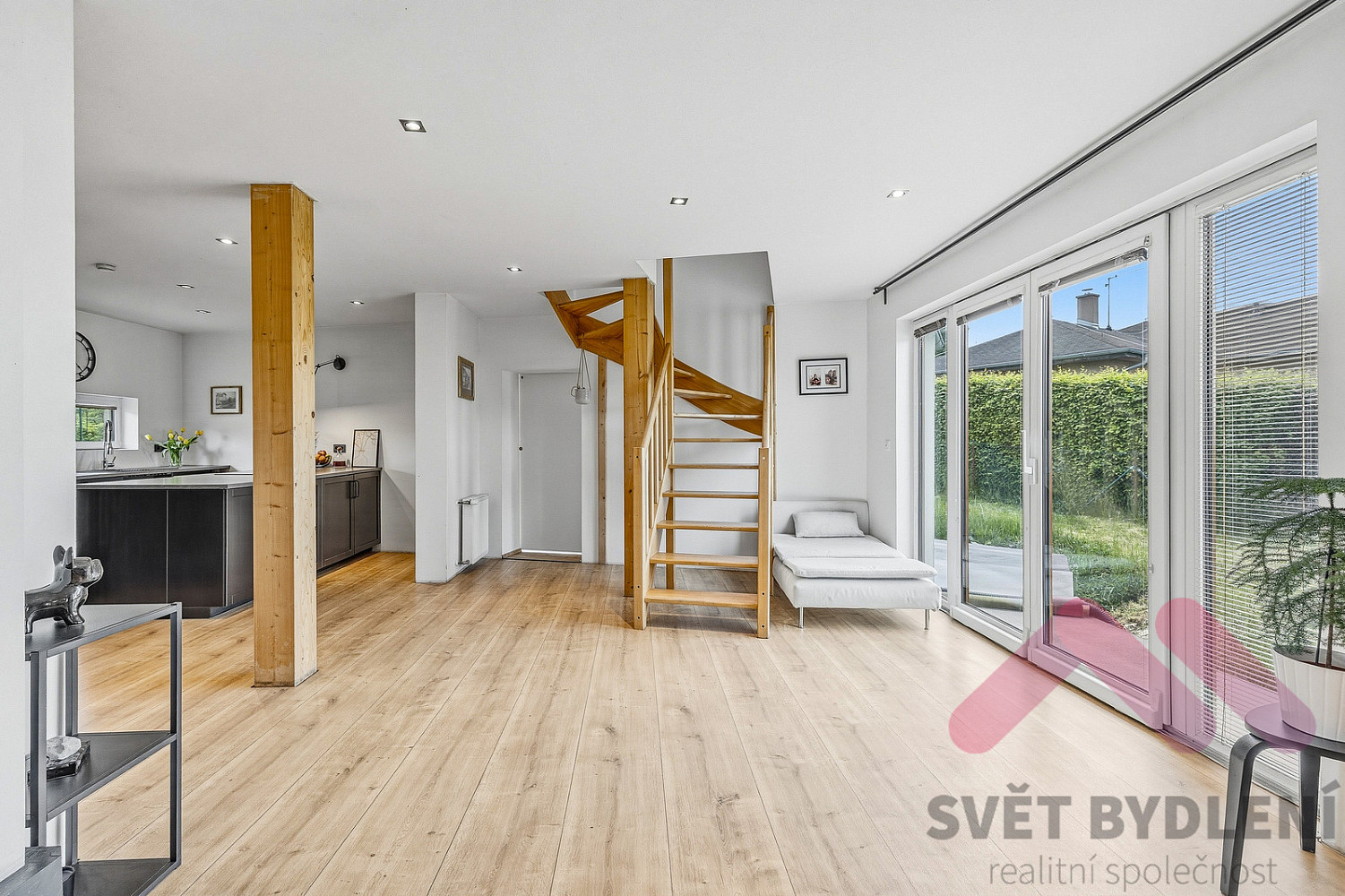 Prodej domu 300 m² s pozemkem 1 066 m² – fotografie 2