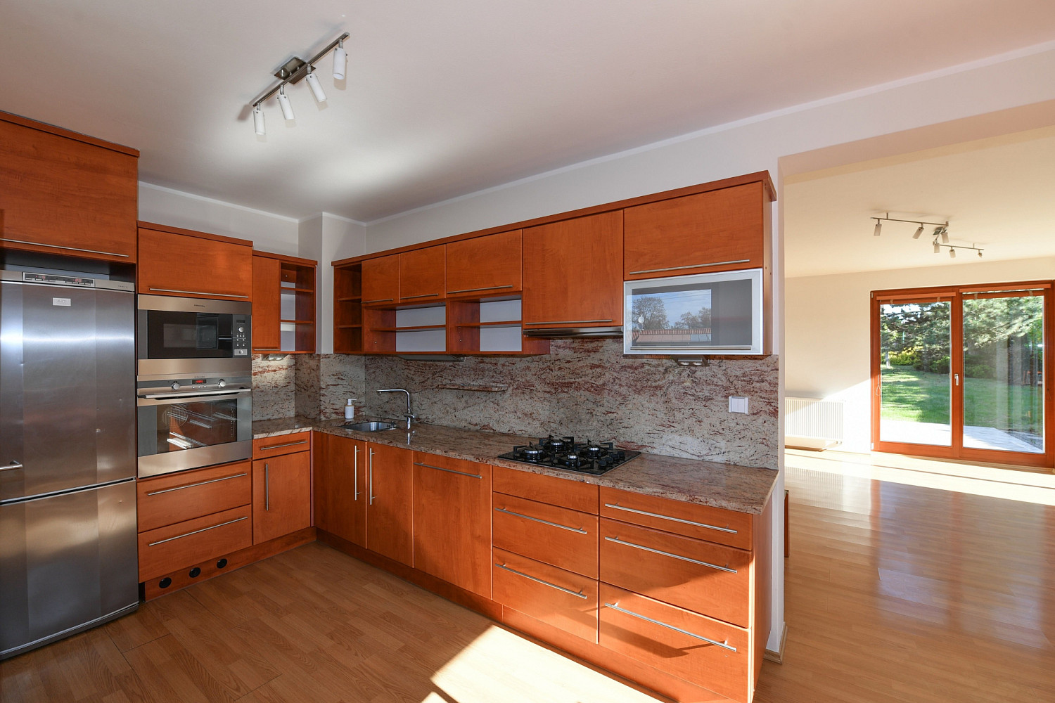 Prodej domu 270 m² s pozemkem 654 m² – fotografie 3