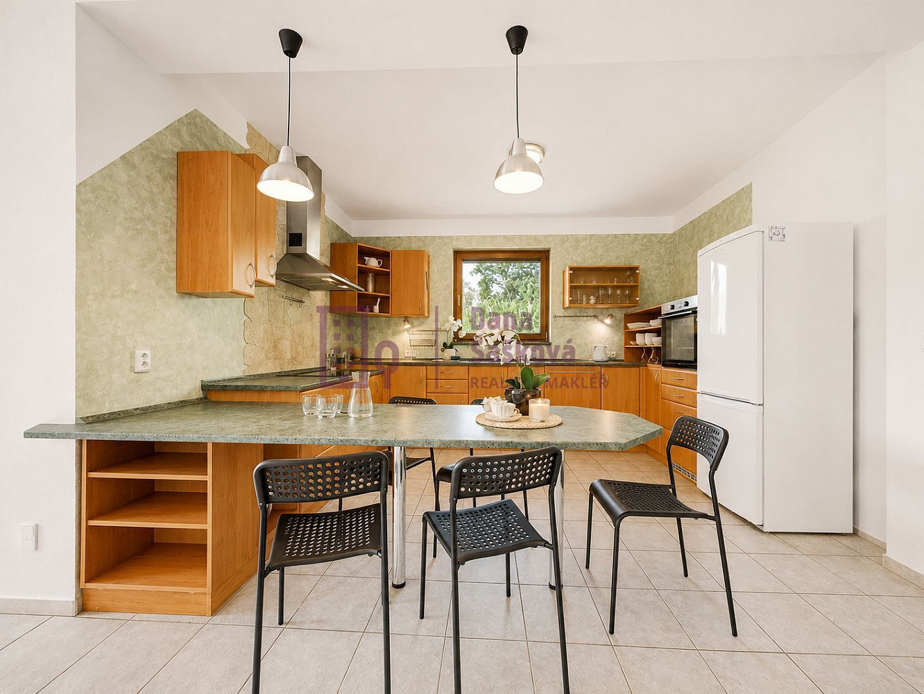 Prodej domu 210 m² s pozemkem 2 641 m² — photo 2