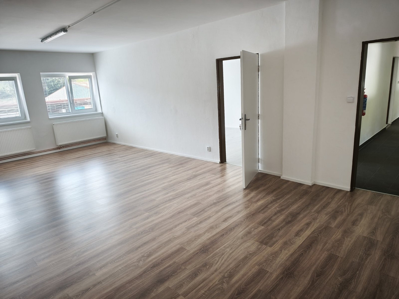 Pronájem kanceláře 249 m² – fotografie 4