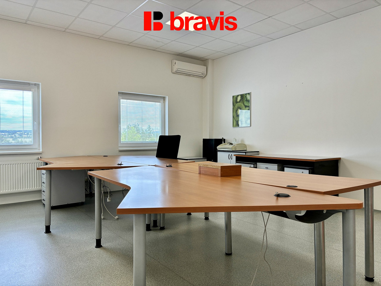 Pronájem kanceláře 257 m² – fotografie 4