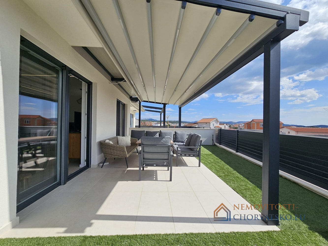 Prodej bytu 2+kk 111 m² – pohled 2