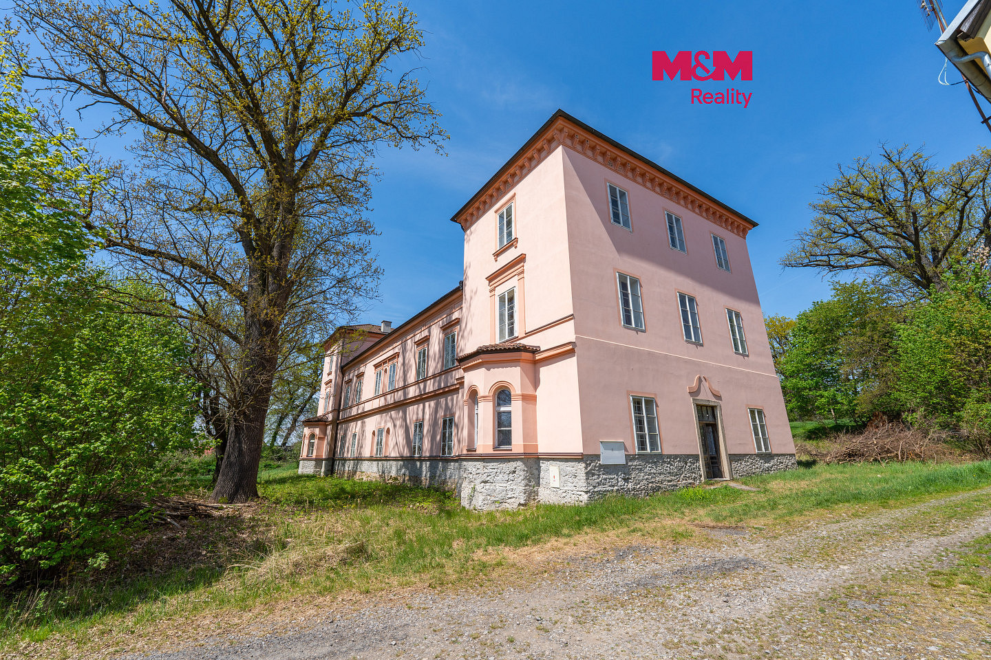 Prodej historického objektu s pozemkem 4 672 m2