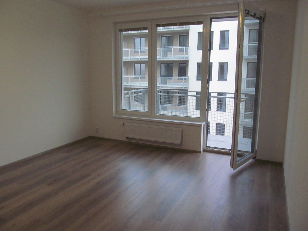 Prodej kanceláře 63 m² – fotografie 2