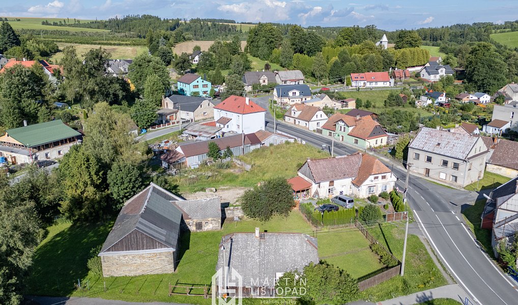 Prodej stavebního pozemku 1 379 m², Dvorce – náhled fotky 3