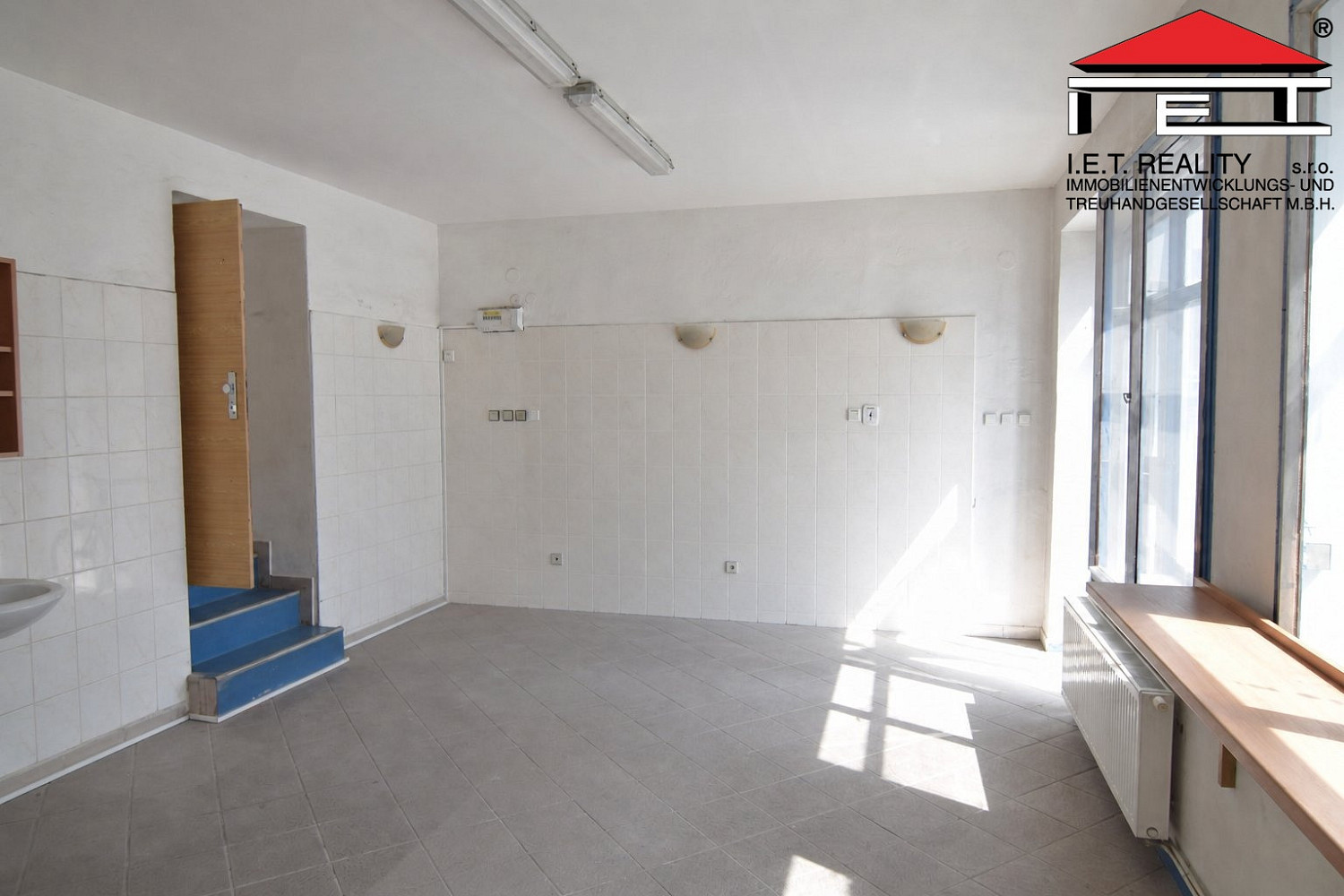 Pronájem obchodních prostor 47 m² – fotografie 2