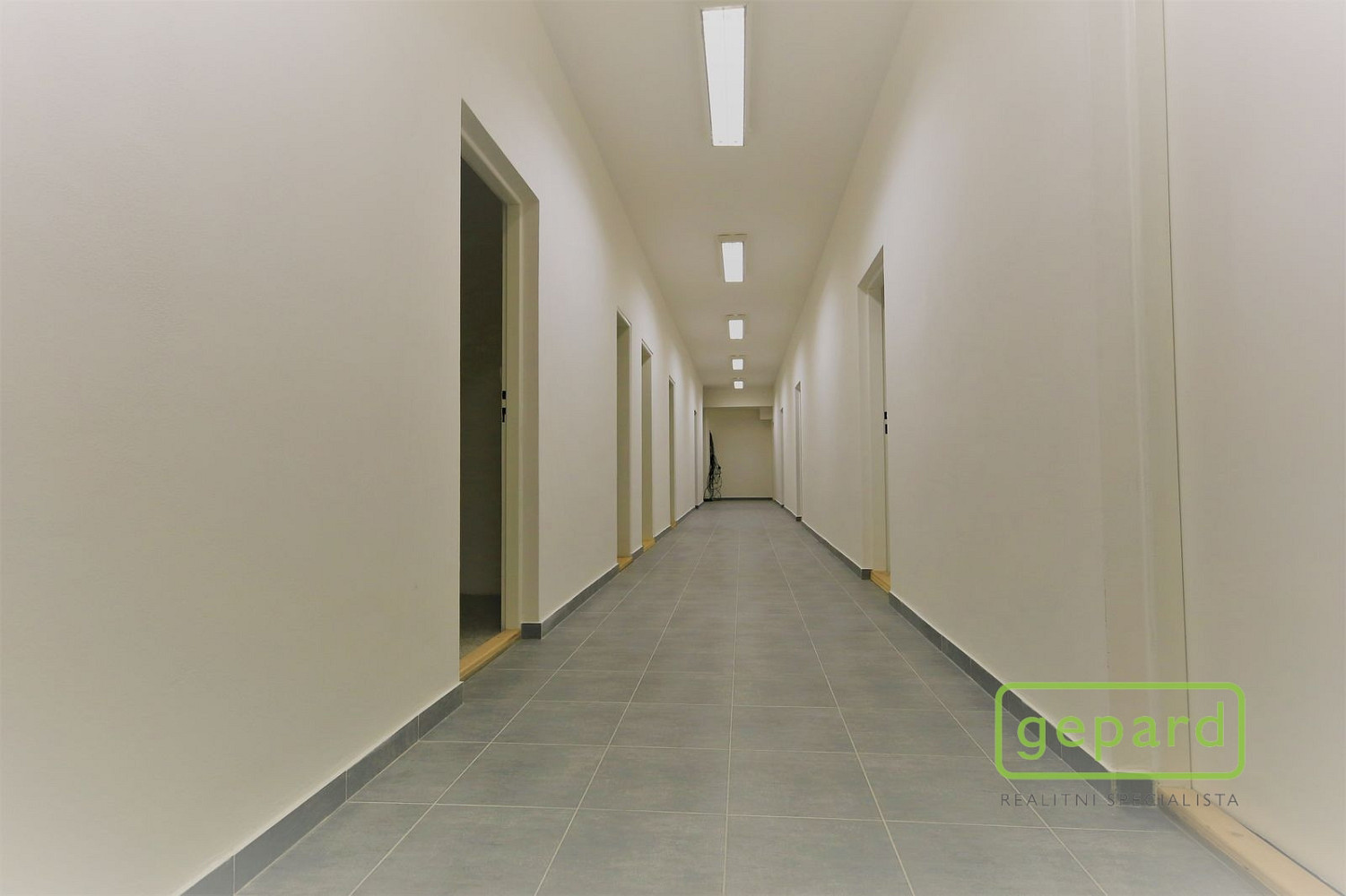 Pronájem obchodních prostor 22 m² — photo 3