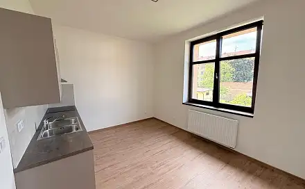 Pronájem bytu 2+1 71 m², K Višňovce, Pardubice - Zelené Předměstí
