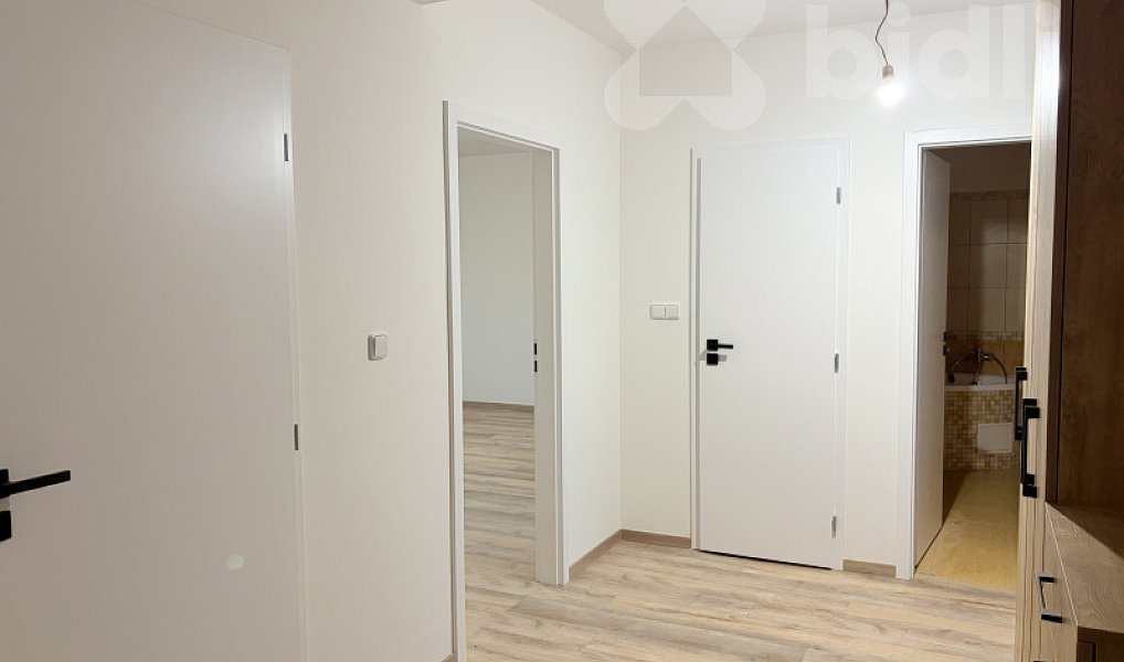 Pronájem bytu 3+1 88 m², Černošice – náhled fotky 16