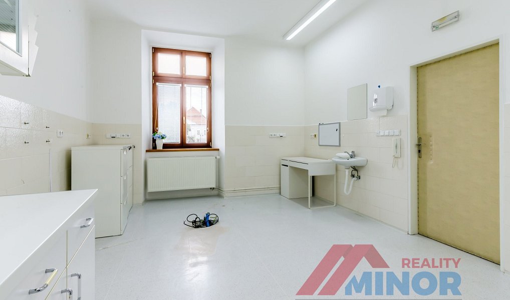 Pronájem kanceláře 69 m², Slaný – náhled fotky 3