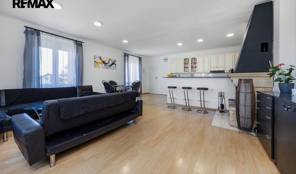 Prodej domu 246 m² s pozemkem 376 m², Praha – náhled fotky 2