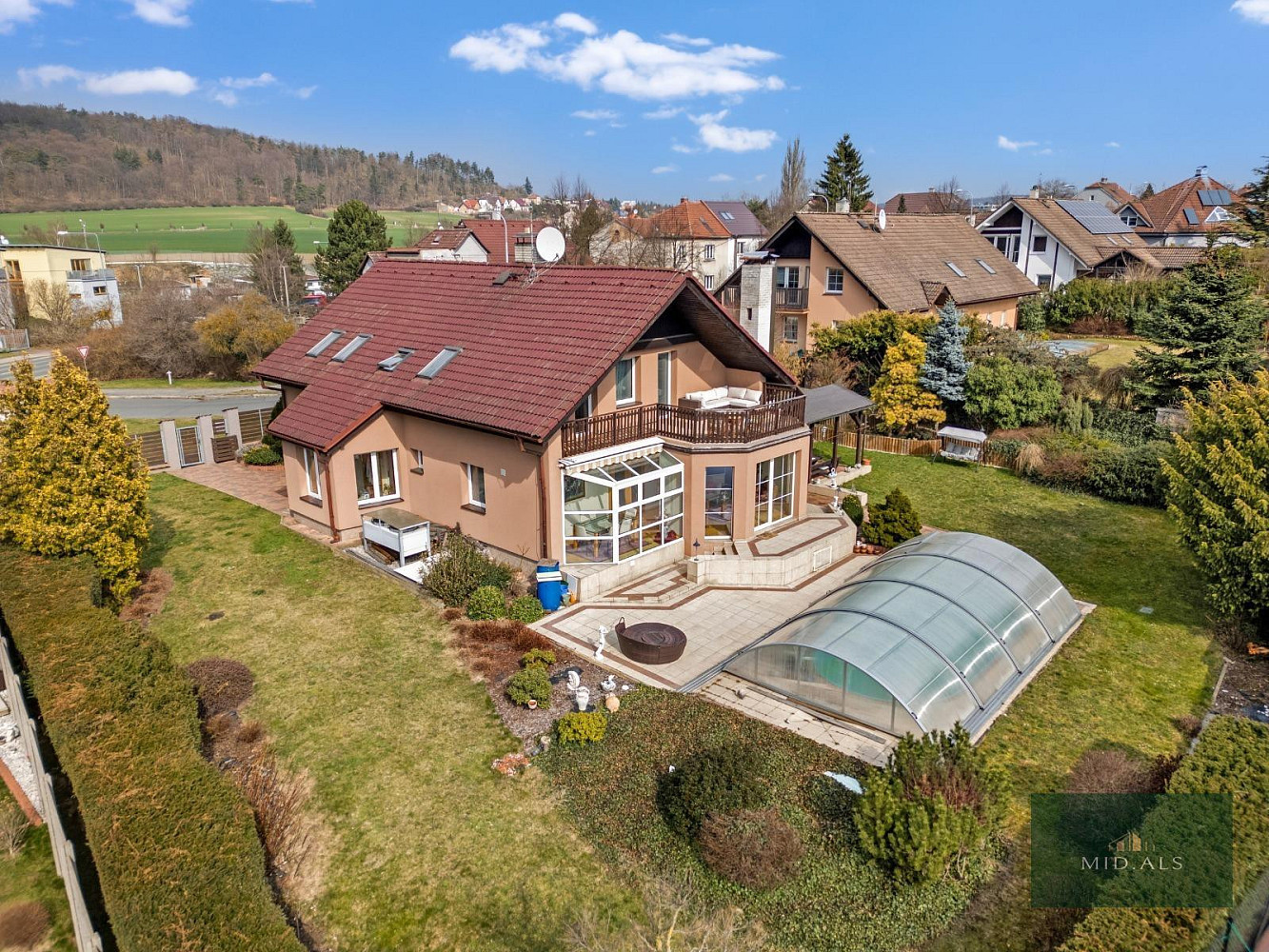 Prodej domu 273 m² s pozemkem 1 262 m²