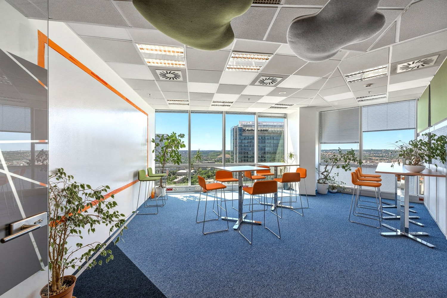 Pronájem kanceláře 340 m² — photo 2