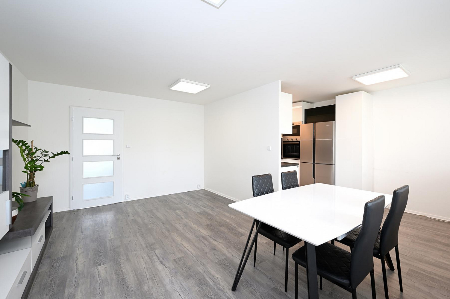Pronájem bytu 3+kk 71 m² — photo 2