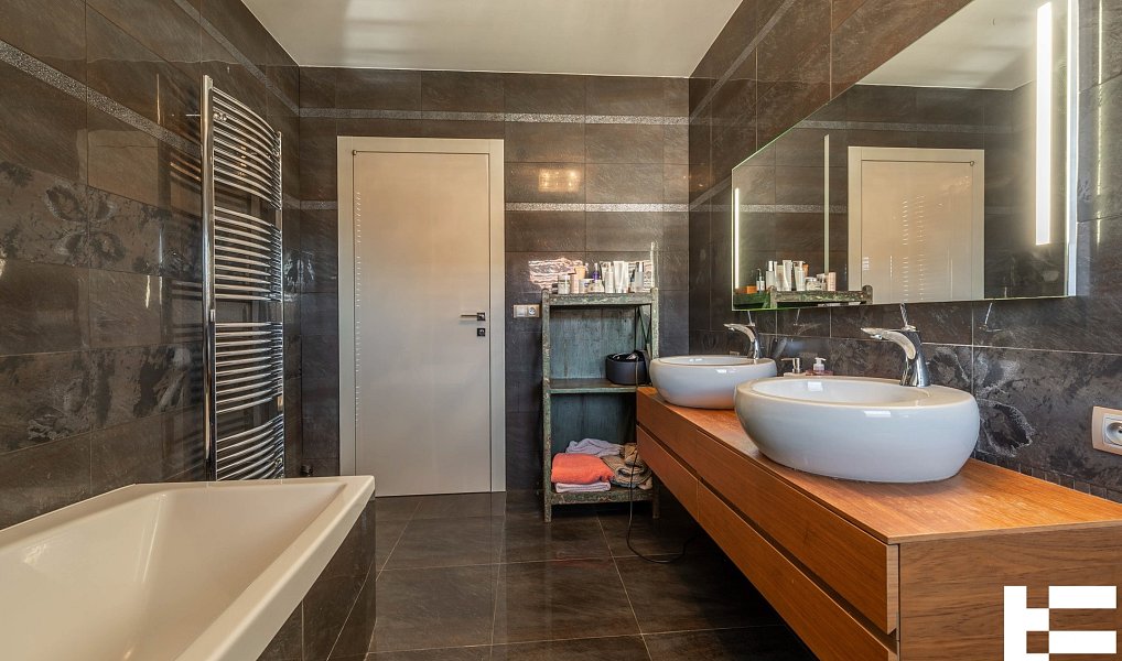Prodej domu 227 m² s pozemkem 513 m², Zeleneč – náhled fotky 27