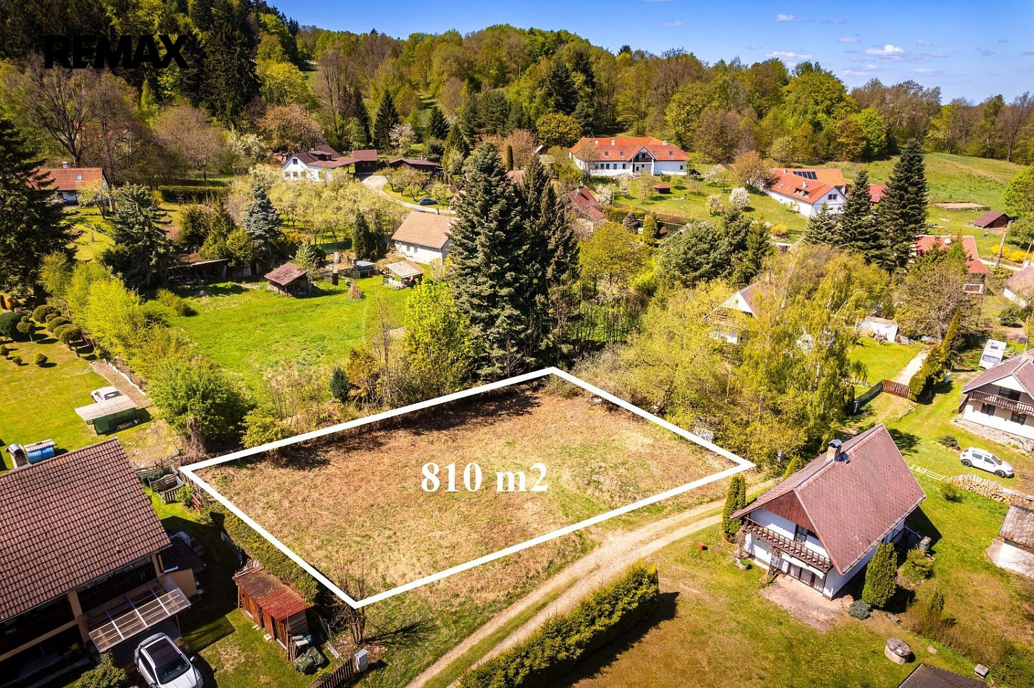 Prodej stavebního pozemku 810 m² – fotografie 2