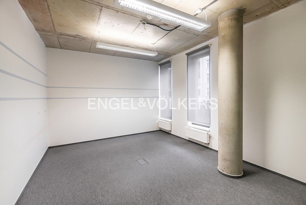 Pronájem kanceláře 185 m² – fotografie 4