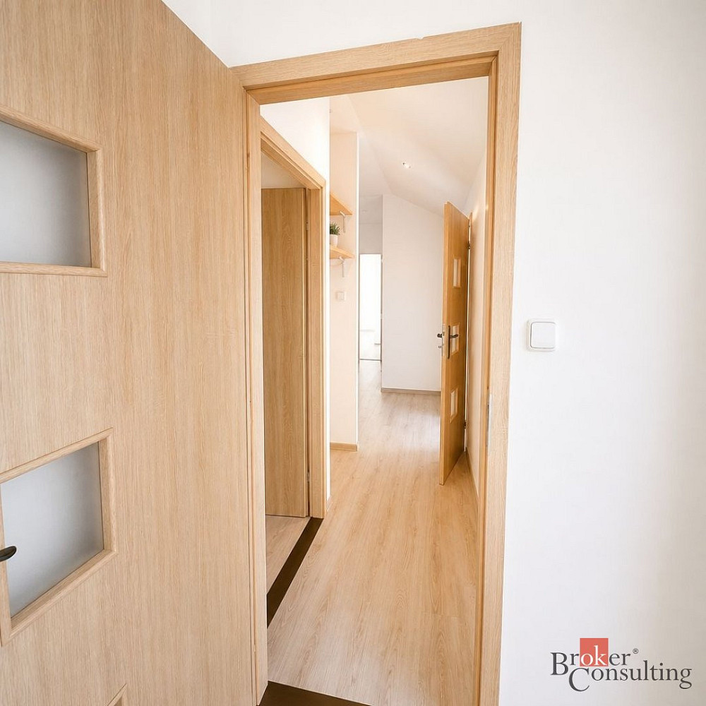Pronájem bytu 4+kk 95 m² — photo 4