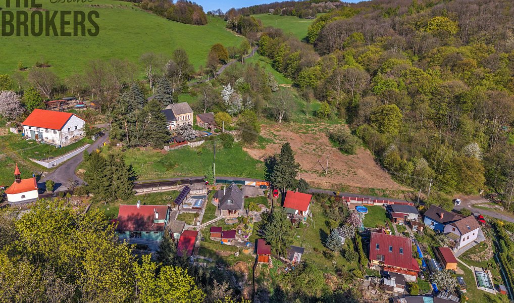 Prodej stavebního pozemku 1 272 m², Chuderov – náhled fotky 3