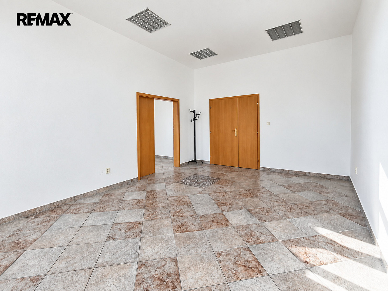 Pronájem kanceláře 96 m² – fotografie 2