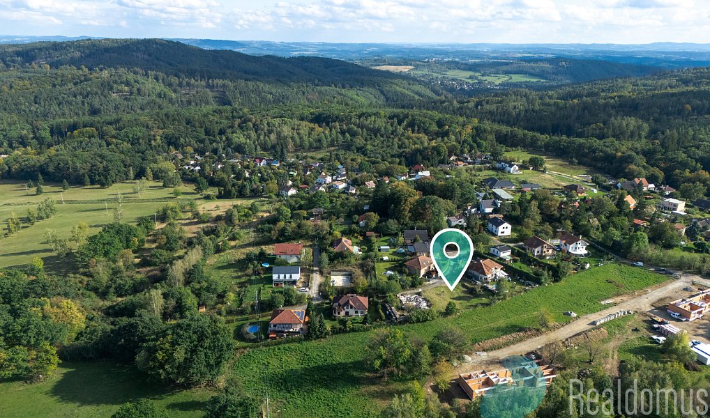 Prodej stavebního pozemku 823 m², Kamenice – náhled fotky 2