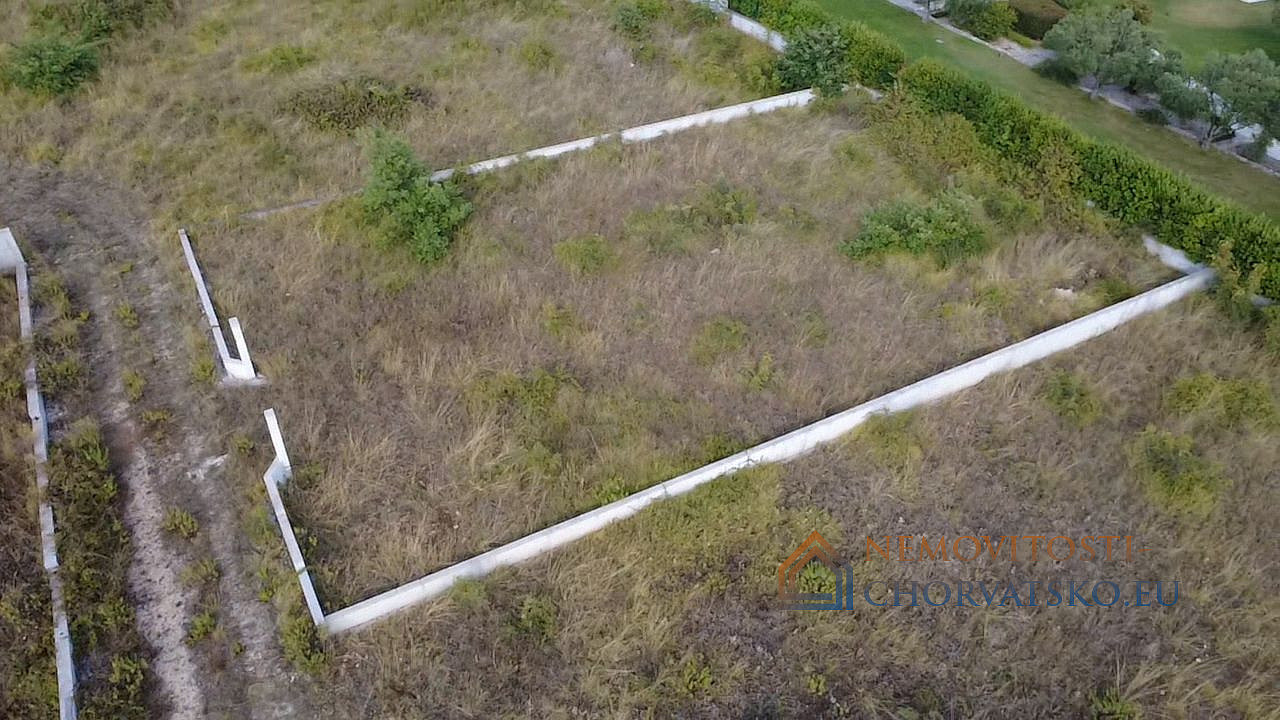 Prodej stavebního pozemku 640 m² – pohled 5