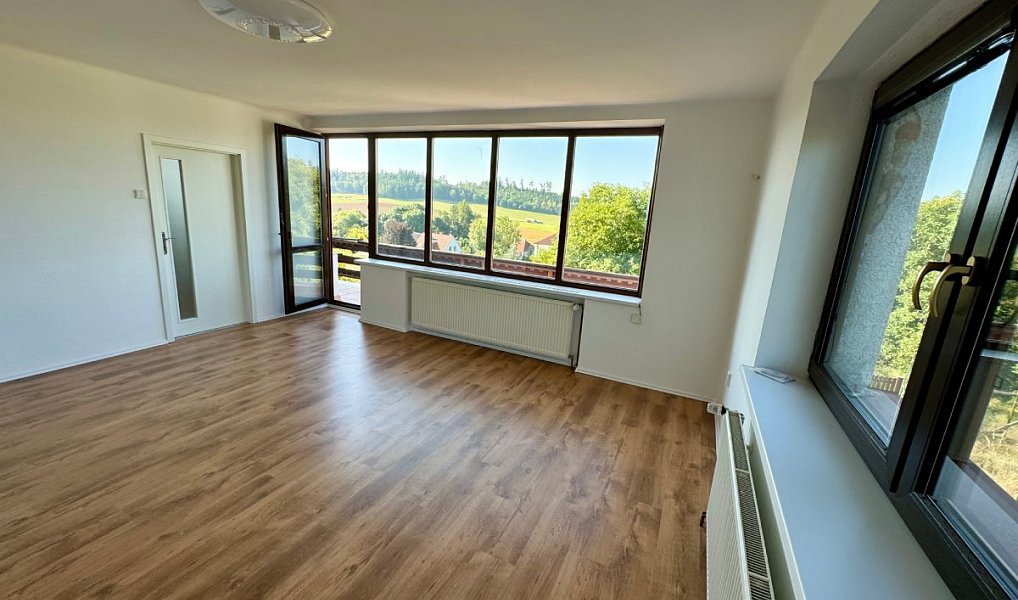 Prodej domu 214 m² s pozemkem 1 172 m², Řehenice – náhled fotky 2
