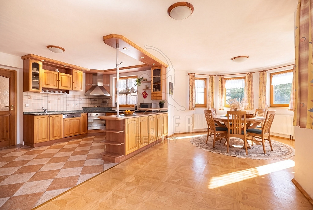 Prodej domu 331 m² s pozemkem 3 732 m² – fotografie 3
