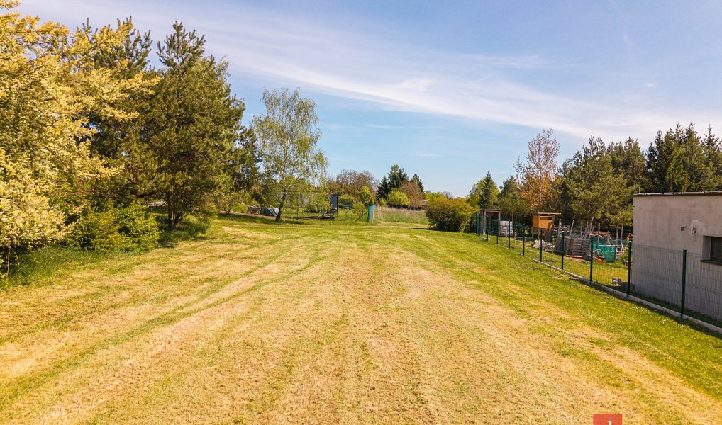 Prodej stavebního pozemku 2 357 m², Střemy – náhled fotky 3