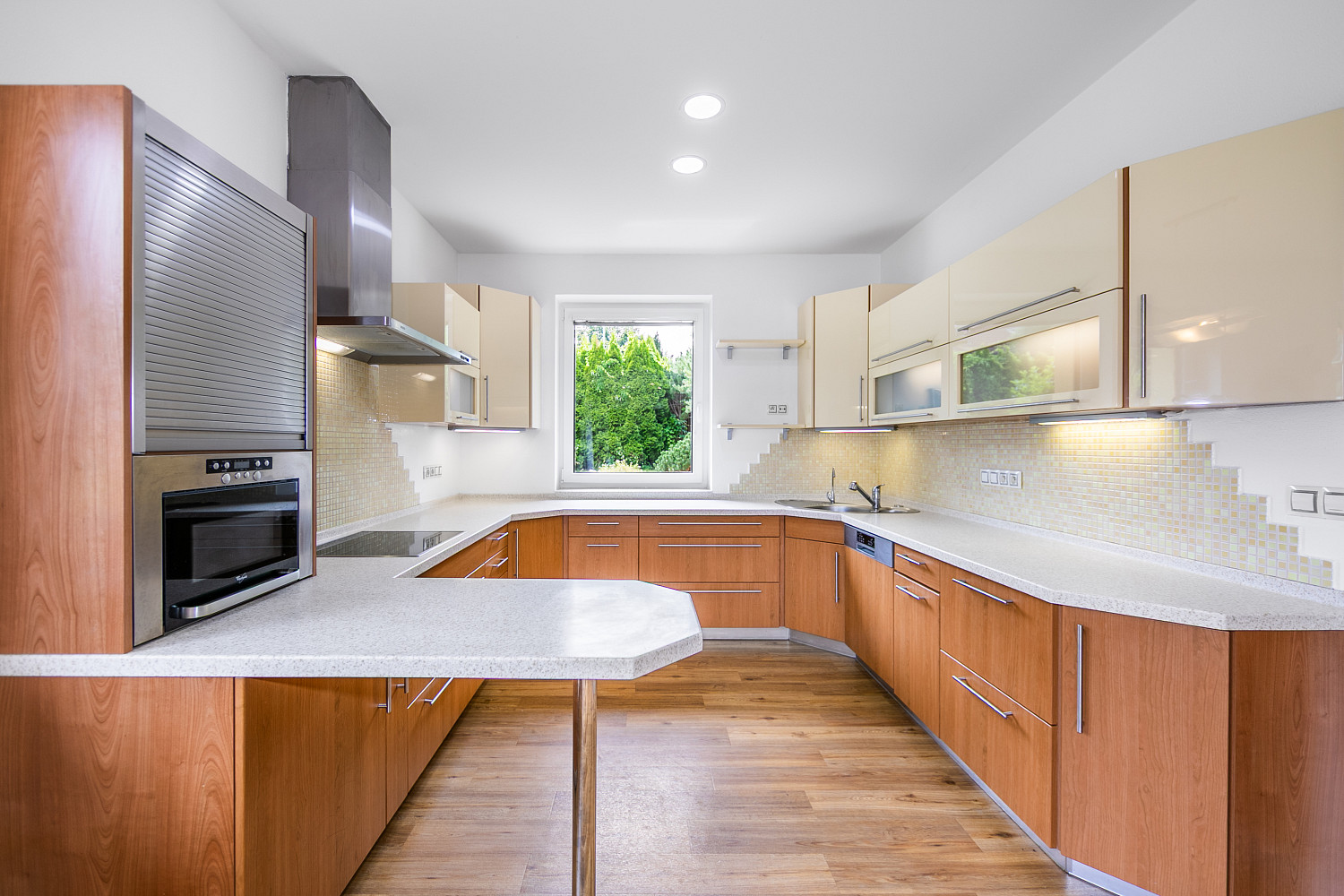 Prodej domu 213 m² s pozemkem 839 m² — photo 2