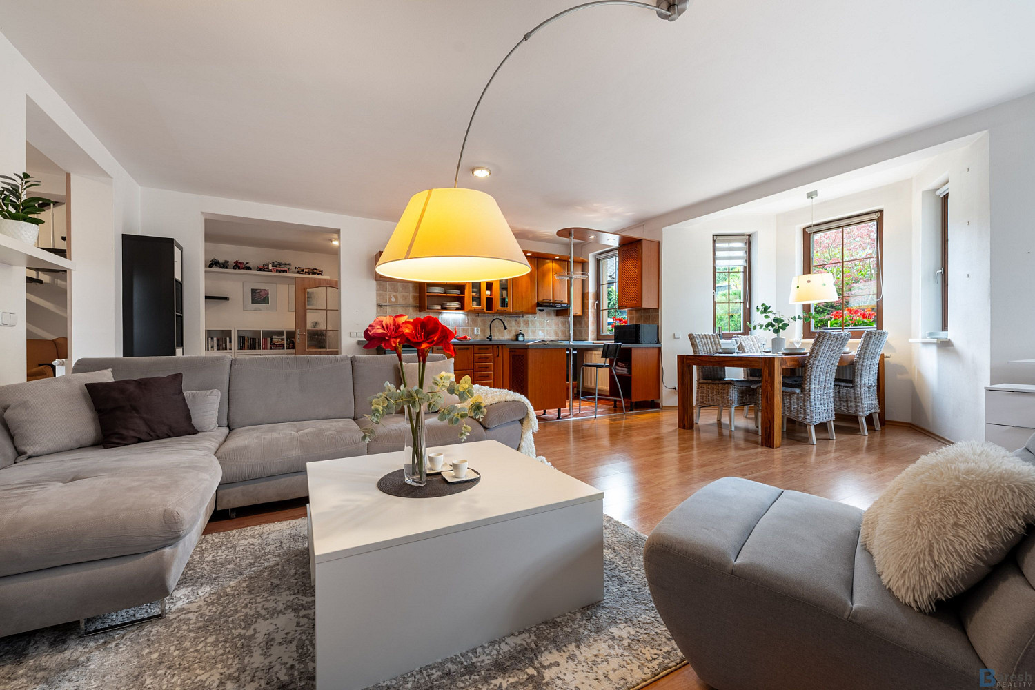 Prodej domu 201 m² s pozemkem 1 011 m² — photo 2
