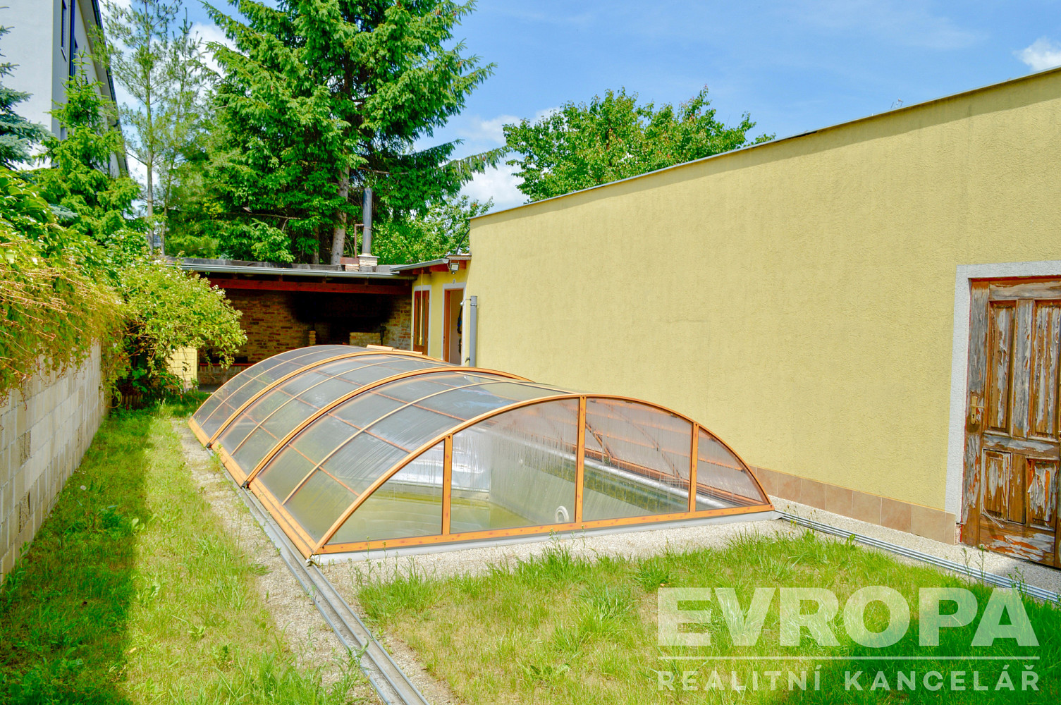 Prodej domu 200 m² s pozemkem 375 m² – fotografie 3