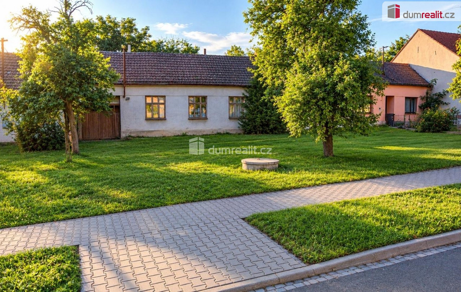 Prodej stavebního pozemku 1 696 m²