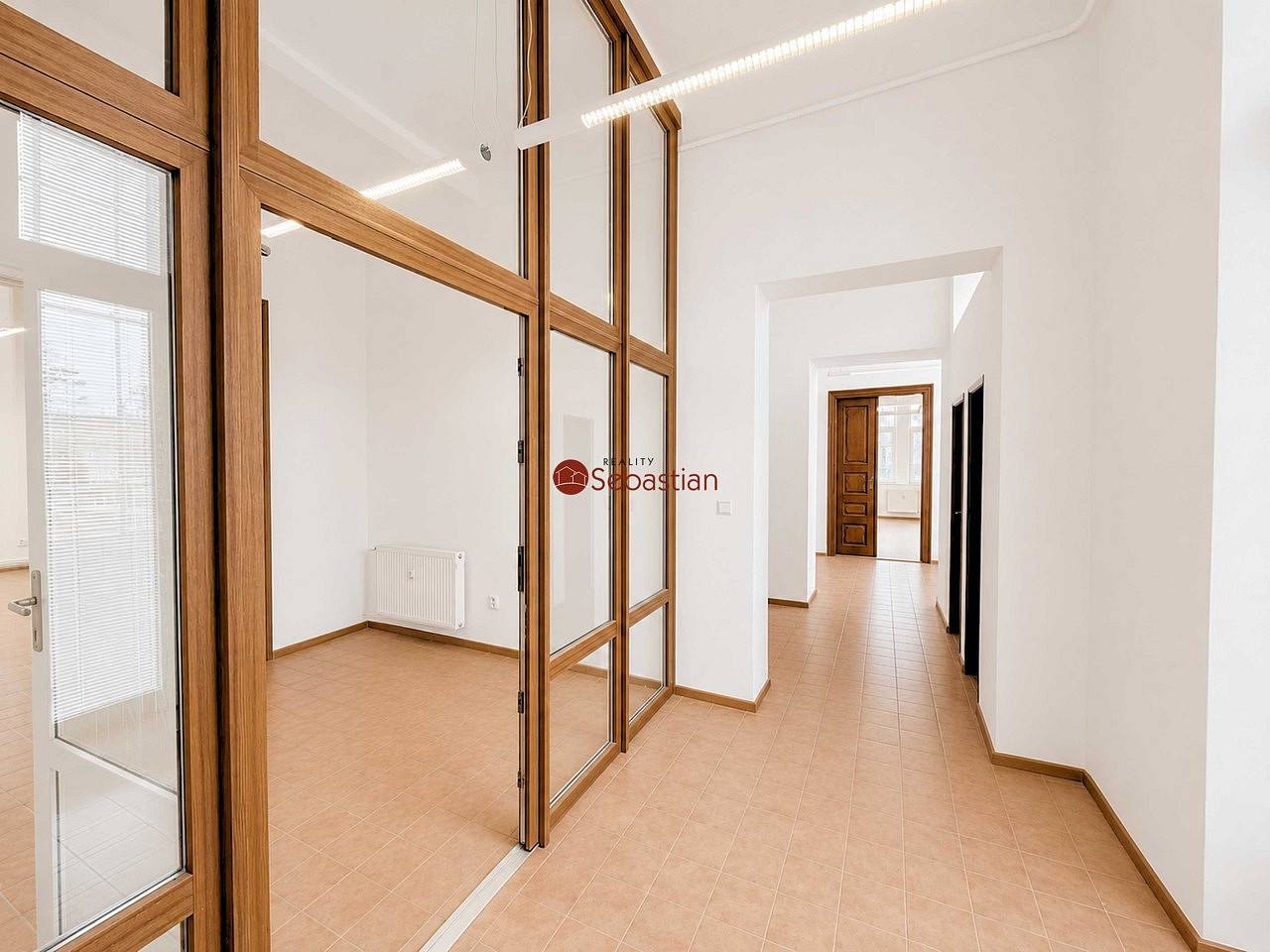 Pronájem kanceláře 182 m² — photo 5
