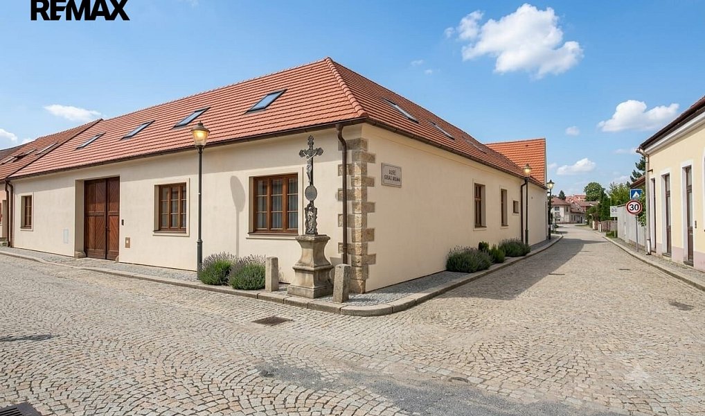 Prodej domu 470 m² s pozemkem 1 587 m², Telč – náhled fotky 2