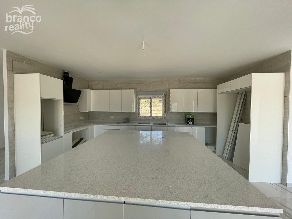 Prodej domu 270 m² s pozemkem 10 000 m² - Més