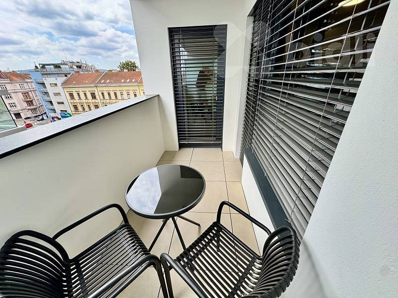 Pronájem bytu 1+kk 47 m² – fotografie 4